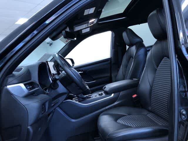 Thumbnail: 2025 Toyota Highlander - 18