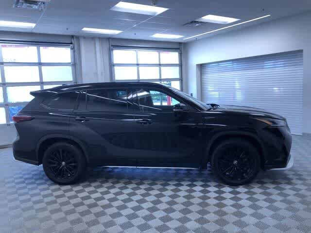 Thumbnail: 2025 Toyota Highlander - 35