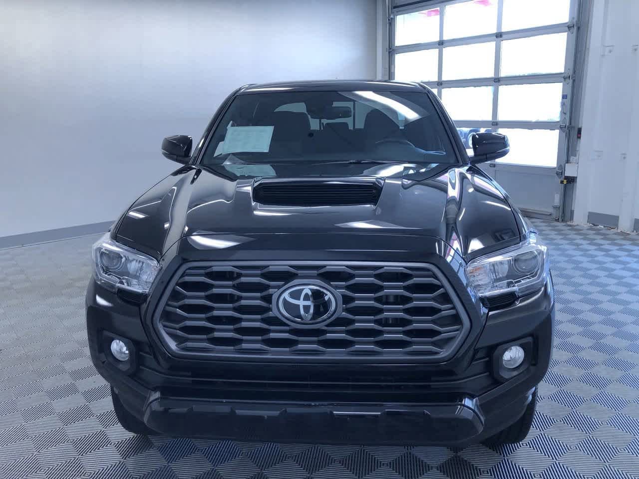 Thumbnail: 2022 Toyota Tacoma - 8