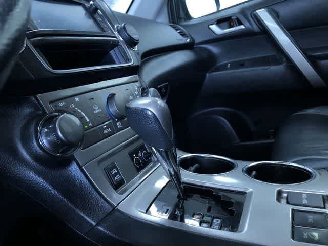 Thumbnail: 2013 Toyota Highlander - 21