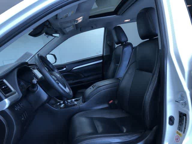 Thumbnail: 2019 Toyota Highlander - 20