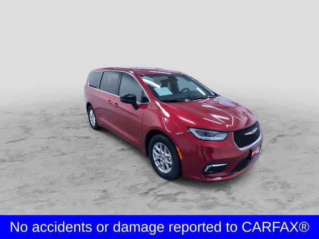 Thumbnail: 2025 Chrysler Pacifica - 3