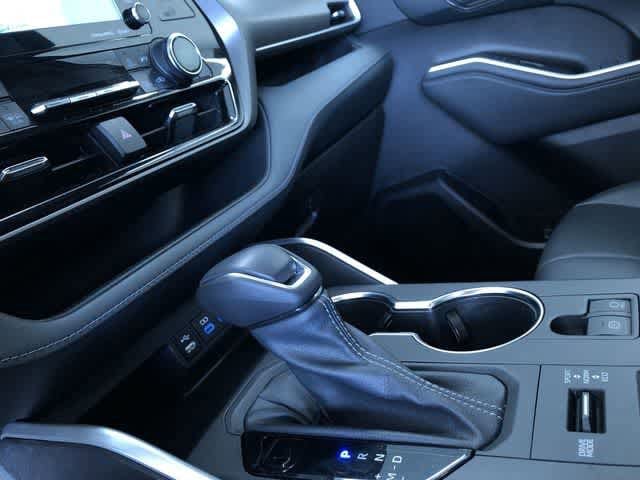 Thumbnail: 2022 Toyota Highlander - 29