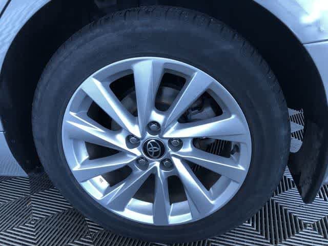 Thumbnail: 2022 Toyota Camry - 16