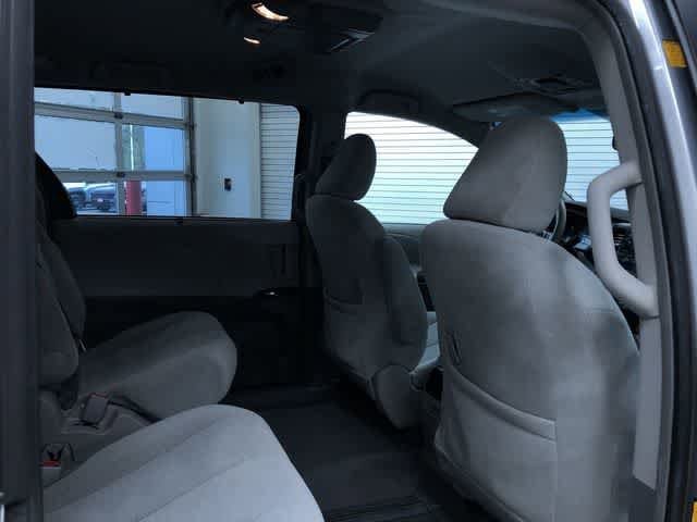 Thumbnail: 2011 Toyota Sienna - 23