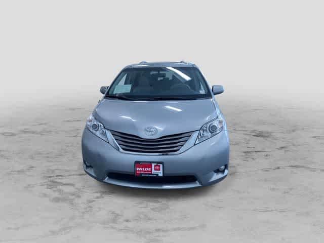 Thumbnail: 2014 Toyota Sienna - 4