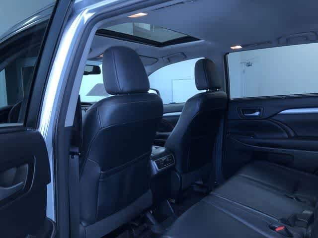 Thumbnail: 2015 Toyota Highlander - 20