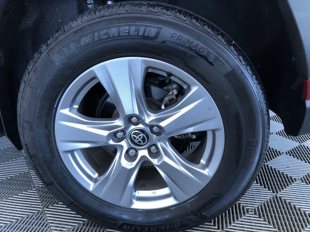 2022 Toyota RAV4 XLE 16