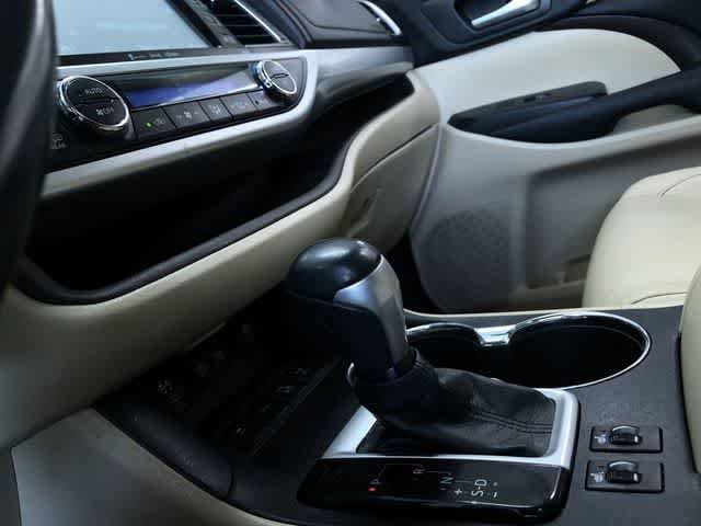 Thumbnail: 2017 Toyota Highlander - 31