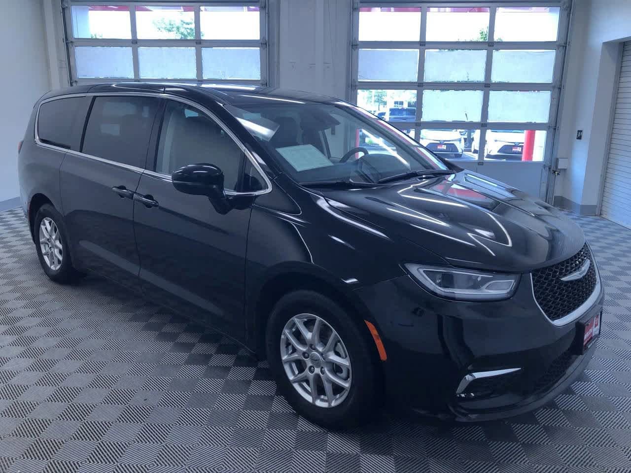 Thumbnail: 2024 Chrysler Pacifica - 36
