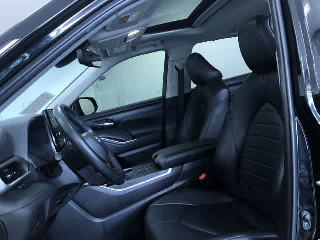 Thumbnail: 2022 Toyota Highlander - 10