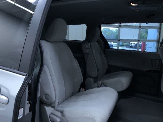 Thumbnail: 2011 Toyota Sienna - 22
