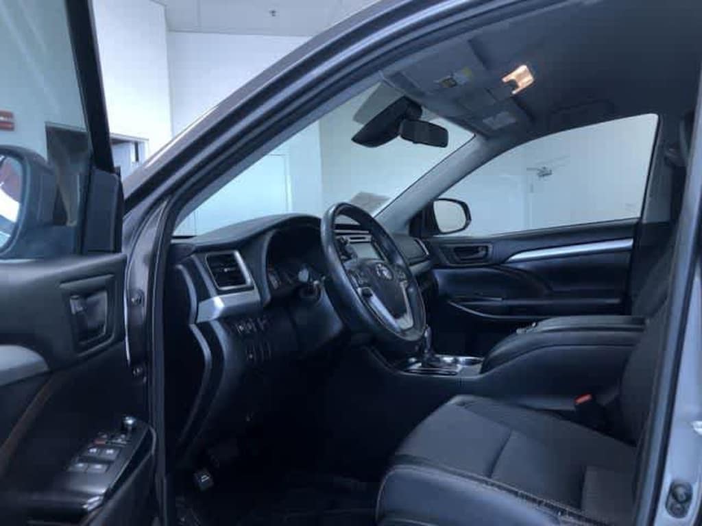 Used 2017 Toyota Highlander LE Sport Utility