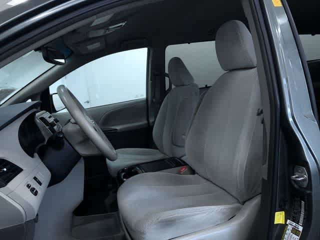 Thumbnail: 2012 Toyota Sienna - 18