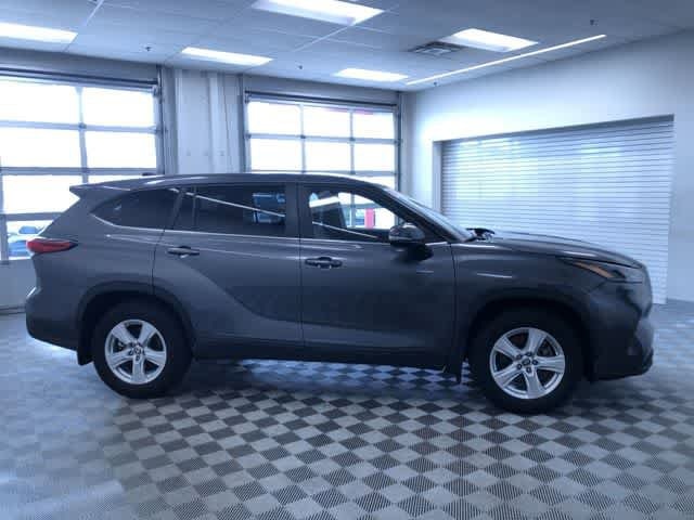 Thumbnail: 2023 Toyota Highlander - 35