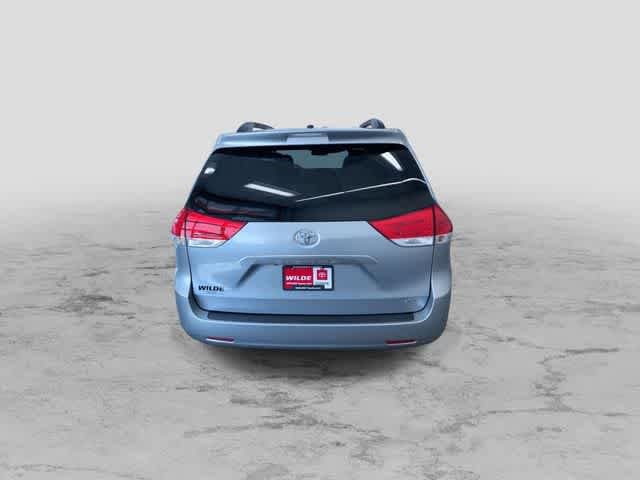Thumbnail: 2014 Toyota Sienna - 9