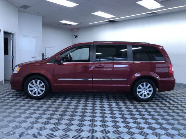 Thumbnail: 2015 Chrysler Town & Country - 12