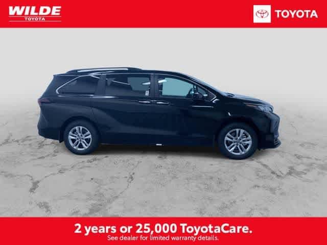 Thumbnail: 2026 Toyota Sienna - 2