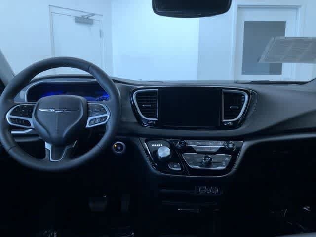 Thumbnail: 2025 Chrysler Pacifica - 17