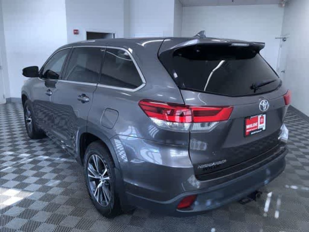 Used 2017 Toyota Highlander LE Sport Utility