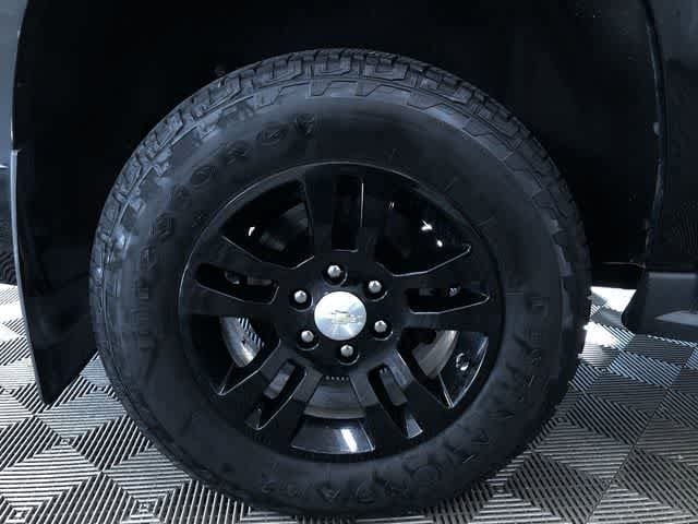 Thumbnail: 2019 Chevrolet Suburban - 9