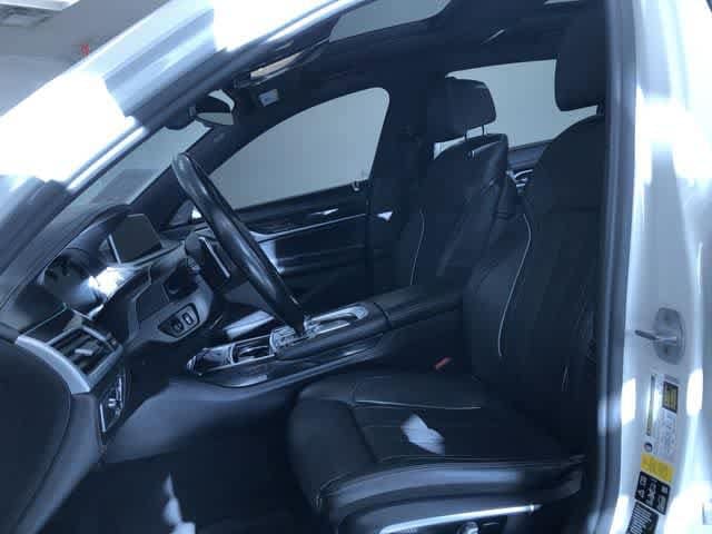 Thumbnail: 2016 BMW 7 Series - 18