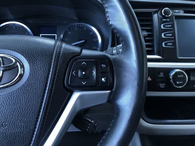 Thumbnail: 2015 Toyota Highlander - 28