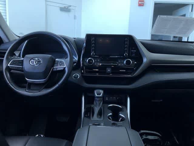 Thumbnail: 2022 Toyota Highlander - 9
