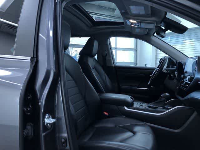 Thumbnail: 2023 Toyota Highlander - 24