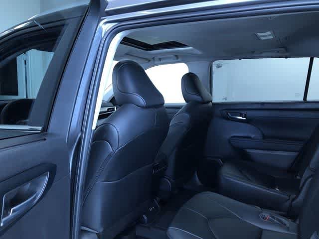 Thumbnail: 2023 Toyota Highlander - 20
