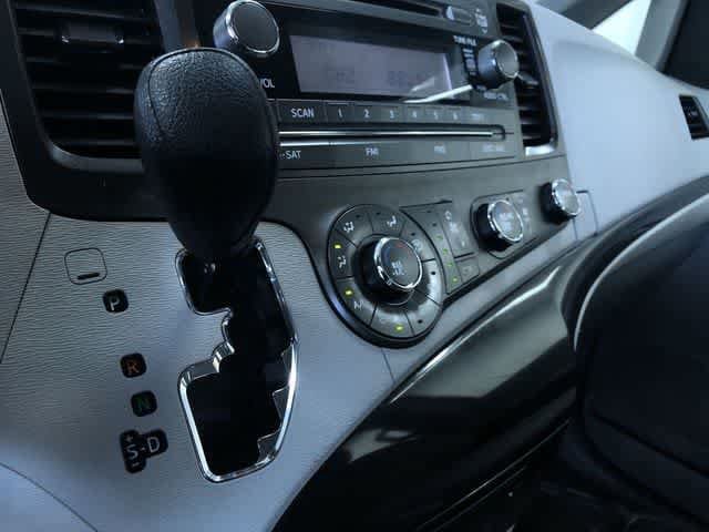 Thumbnail: 2012 Toyota Sienna - 34