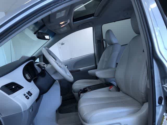 Thumbnail: 2014 Toyota Sienna - 21