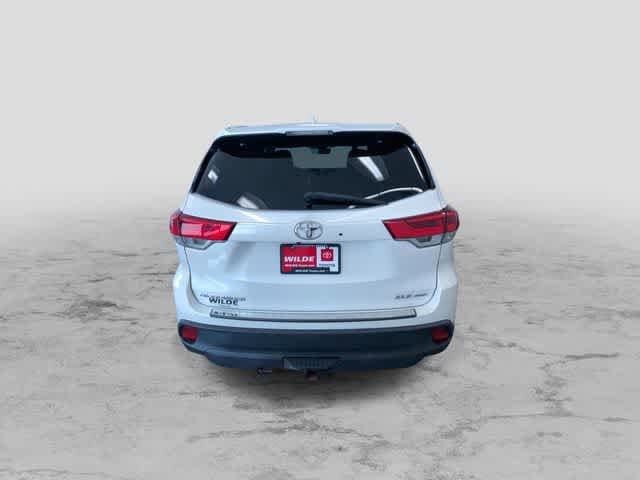 Thumbnail: 2017 Toyota Highlander - 9