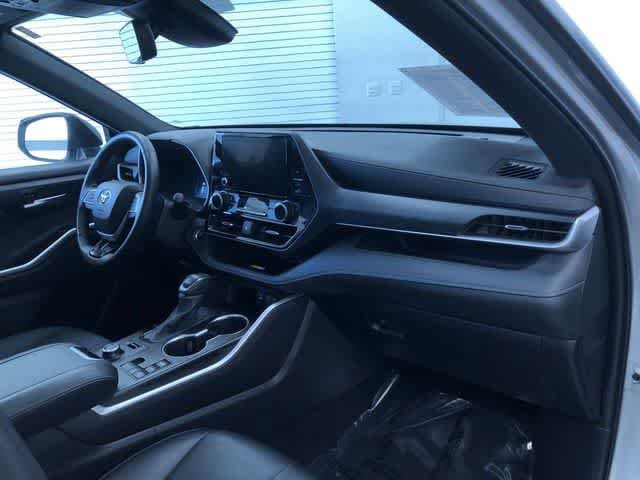 Thumbnail: 2025 Toyota Highlander - 26