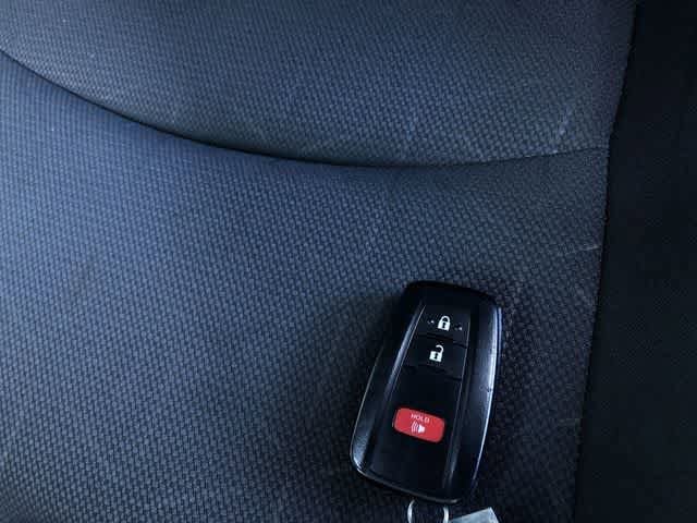 Thumbnail: 2025 Toyota RAV4 - 32