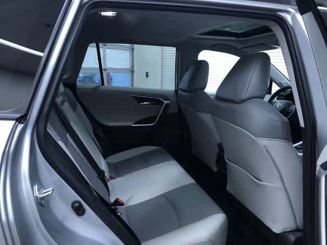 Thumbnail: 2022 Toyota RAV4 - 21