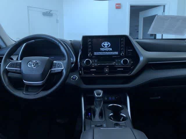 Thumbnail: 2022 Toyota Highlander - 17