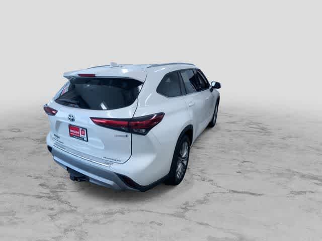 Thumbnail: 2021 Toyota Highlander - 11