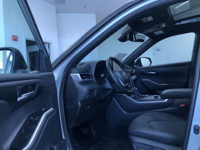 Thumbnail: 2025 Toyota Highlander - 13