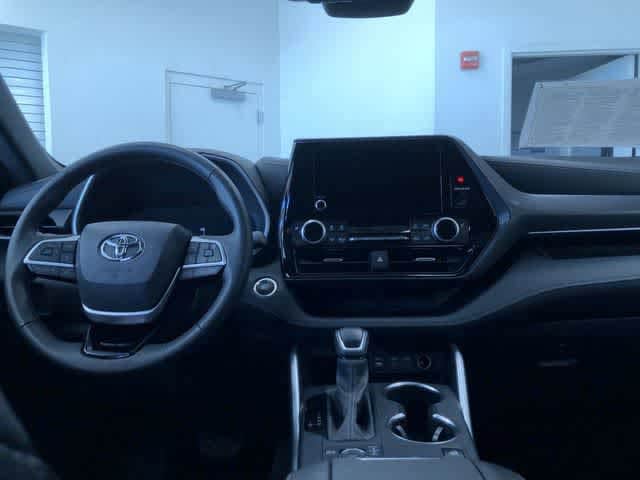 Thumbnail: 2025 Toyota Highlander - 19