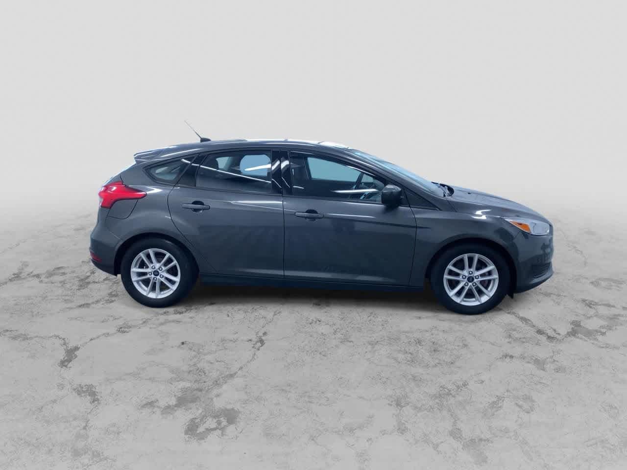 2018 Ford Focus SE 2