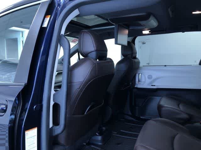 Thumbnail: 2021 Toyota Sienna - 13