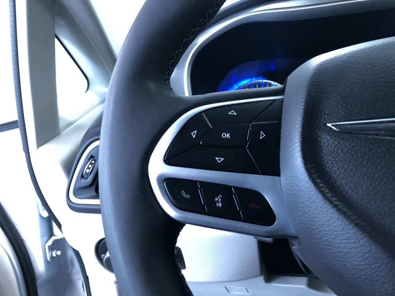2024 Chrysler Pacifica Touring L 25