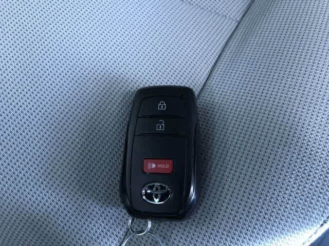 Thumbnail: 2022 Toyota Corolla Cross - 33