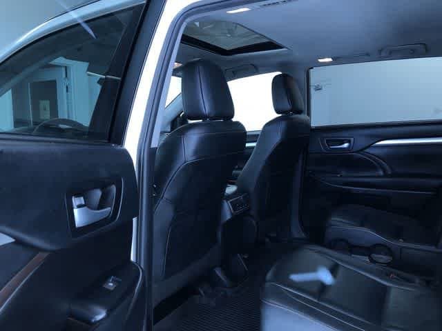 Thumbnail: 2019 Toyota Highlander - 21