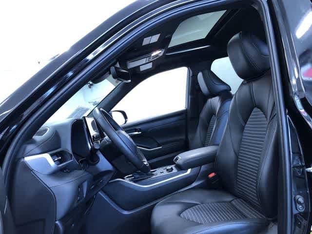 Thumbnail: 2025 Toyota Highlander - 18