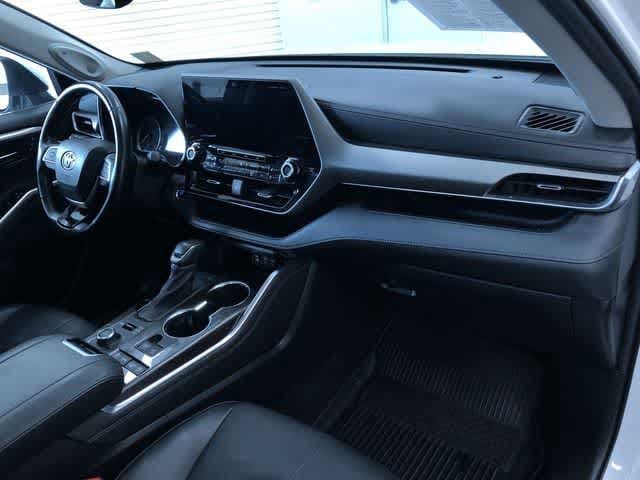 Thumbnail: 2022 Toyota Highlander - 23