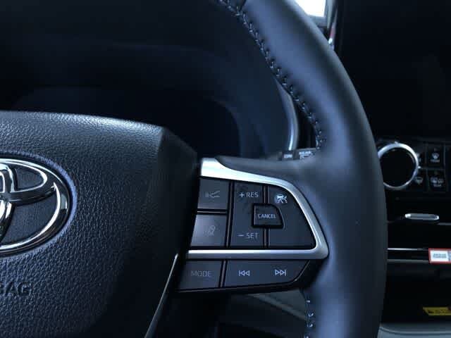 Thumbnail: 2025 Toyota Highlander - 21