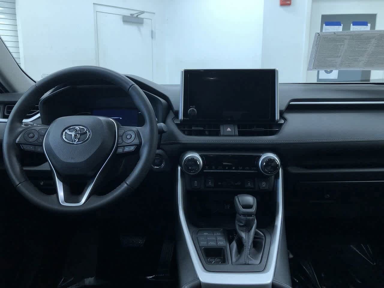 2024 Toyota RAV4 XLE 23