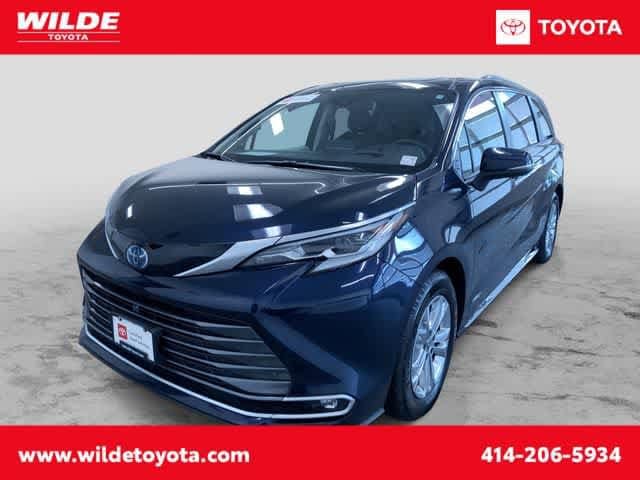 Thumbnail: 2021 Toyota Sienna - 1